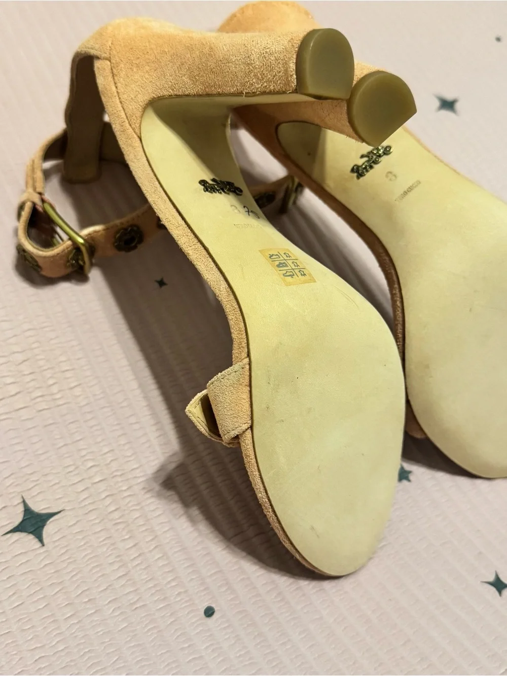 Coach Elizabeth Pink Suede Heel - Picture 5 of 7
